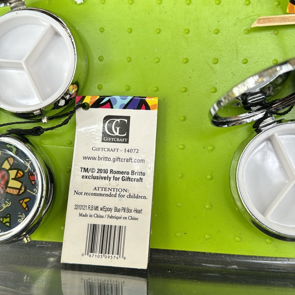 Romero Britto with red, yellow blue pillbox. Rare! - Picture 4 of 4